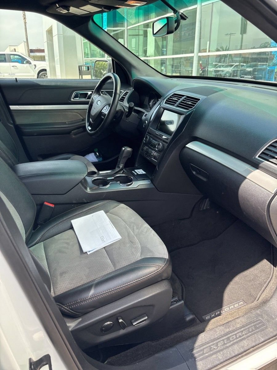 Certified 2017 Ford Explorer XLT w/ Equipment Group 202A FWD image 8