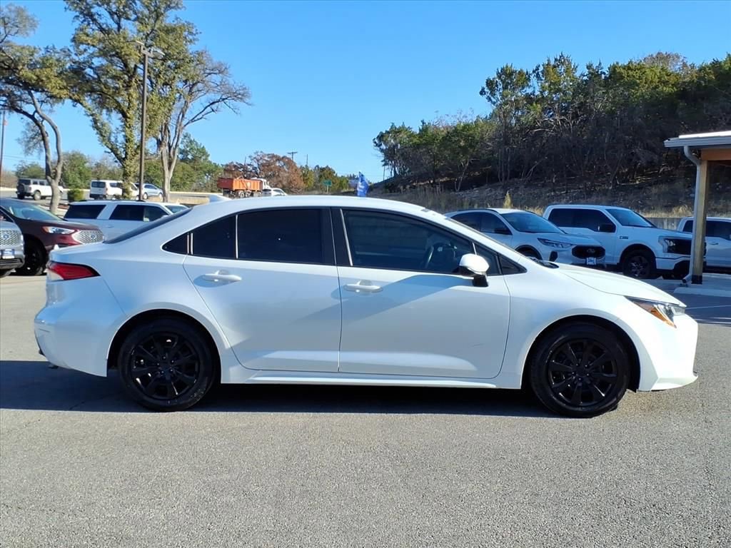 Used 2023 Toyota Corolla LE image 5