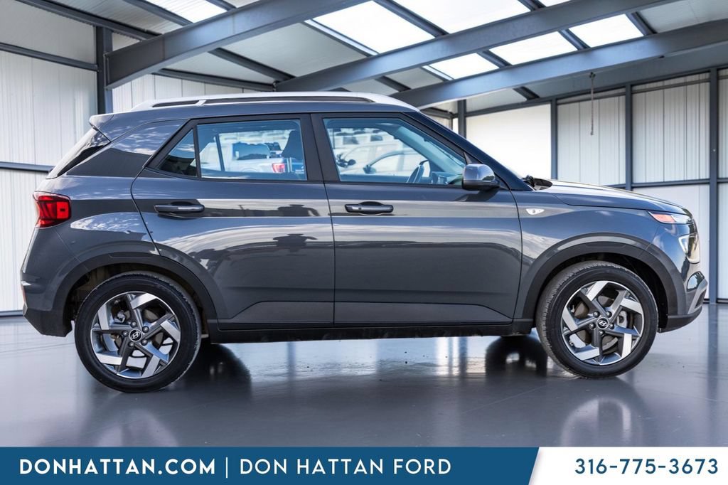 Used 2025 Hyundai Venue SEL FWD image 28