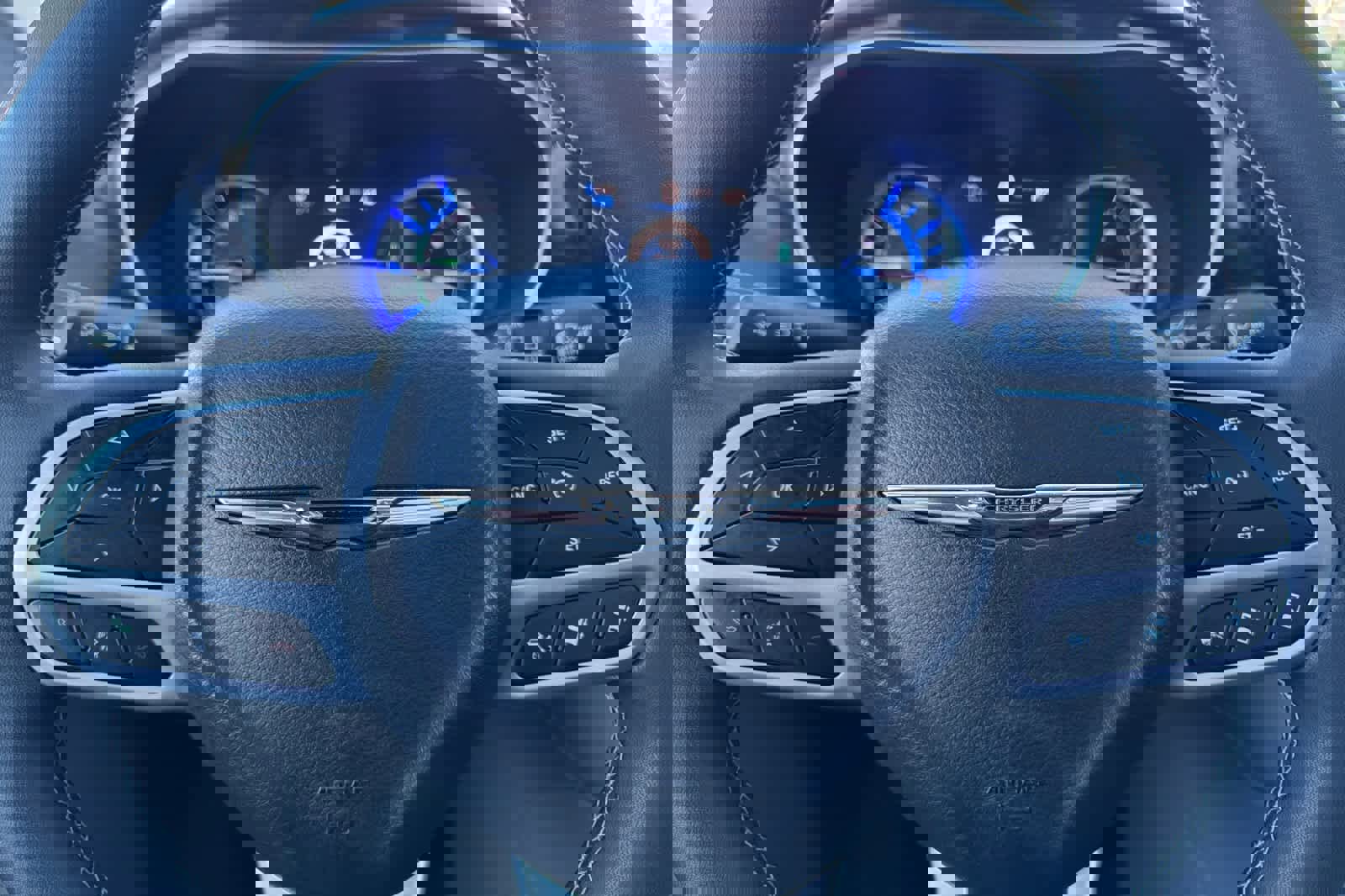 Used 2023 Chrysler Pacifica Limited image 25