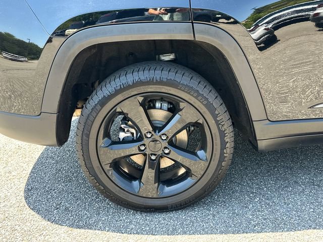 Used 2023 Jeep Grand Cherokee Altitude AWD/4WD image 17