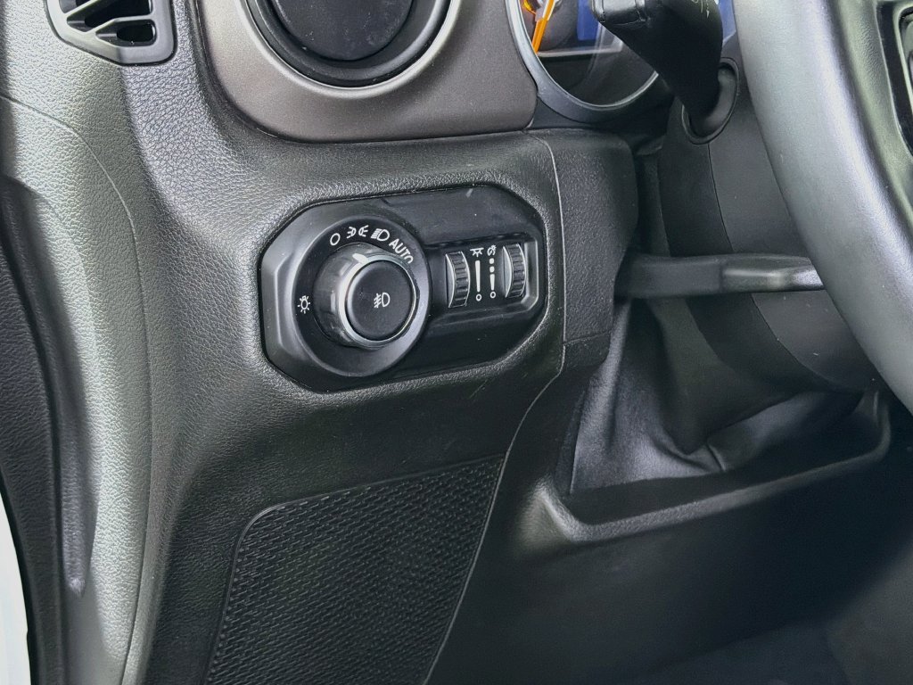 Used 2018 Jeep Wrangler Sport AWD/4WD image 13