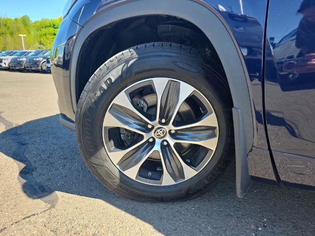 Used 2021 Toyota Highlander XLE AWD/4WD image 13