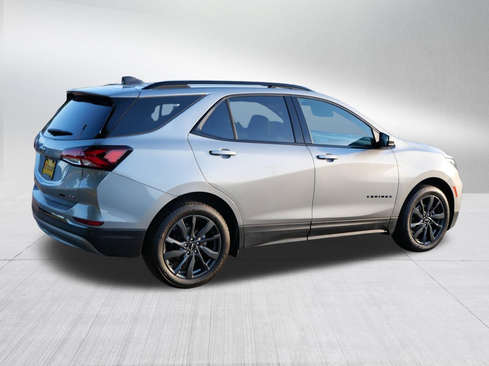 Used 2023 Chevrolet Equinox RS AWD/4WD image 7