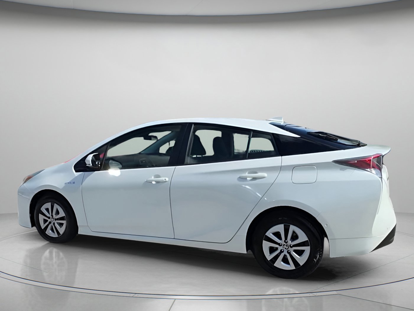 Used 2017 Toyota Prius Four image 12