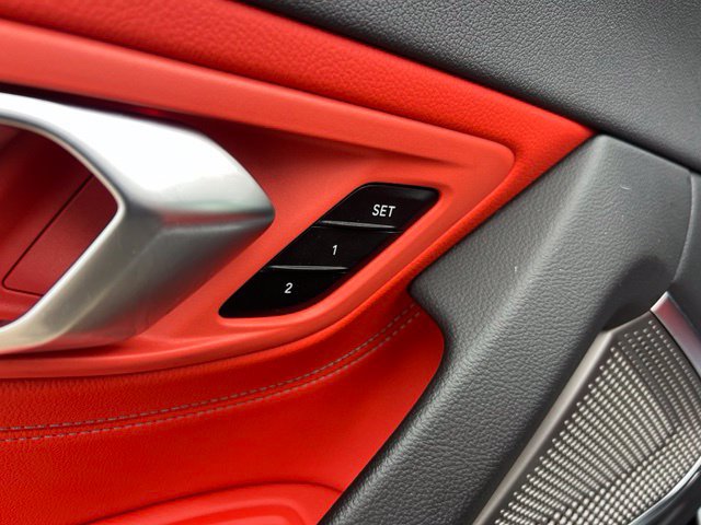 Used 2022 BMW Z4 M40i RWD image 8