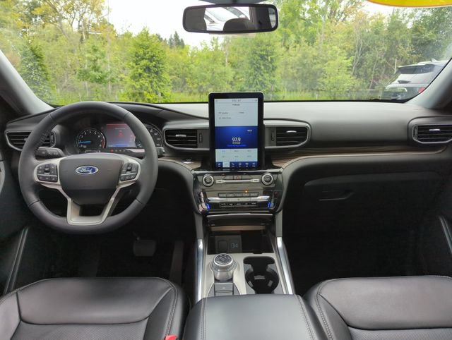Certified 2023 Ford Explorer Limited w/ Limited Technology Package AWD/4WD image 31