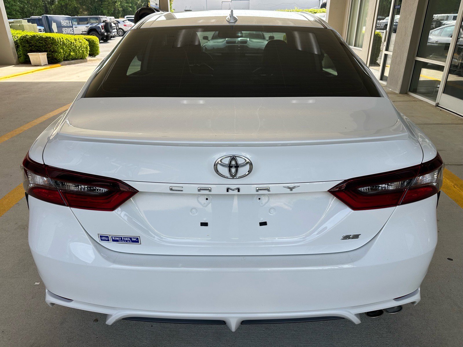 Used 2023 Toyota Camry SE w/ Convenience Package image 4