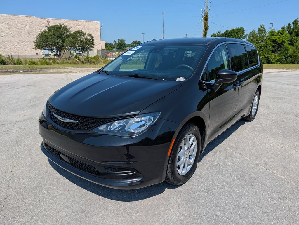 Used 2023 Chrysler Voyager LX FWD image 5