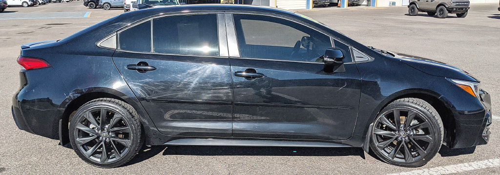 Used 2023 Toyota Corolla SE FWD image 2