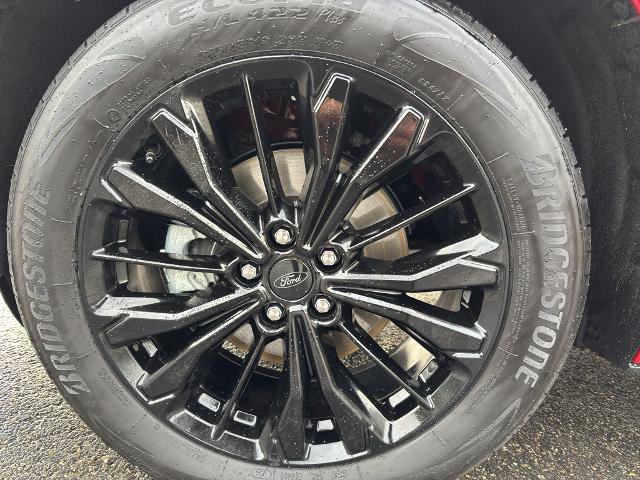 Certified 2025 Ford Escape ST-Line Elite w/ Class II Trailer Tow Package image 30