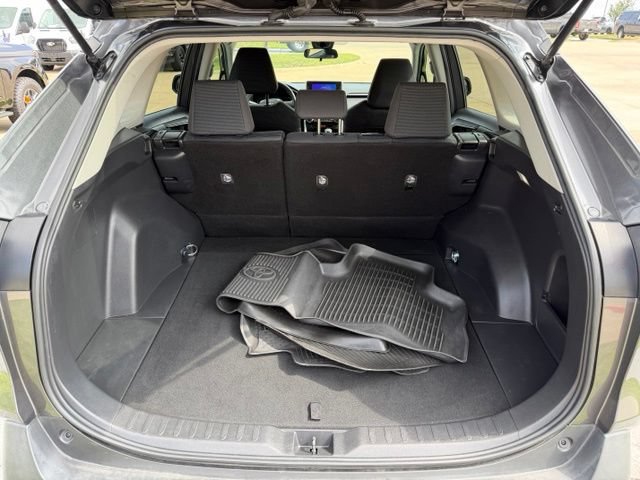 Used 2023 Toyota RAV4 LE FWD image 7
