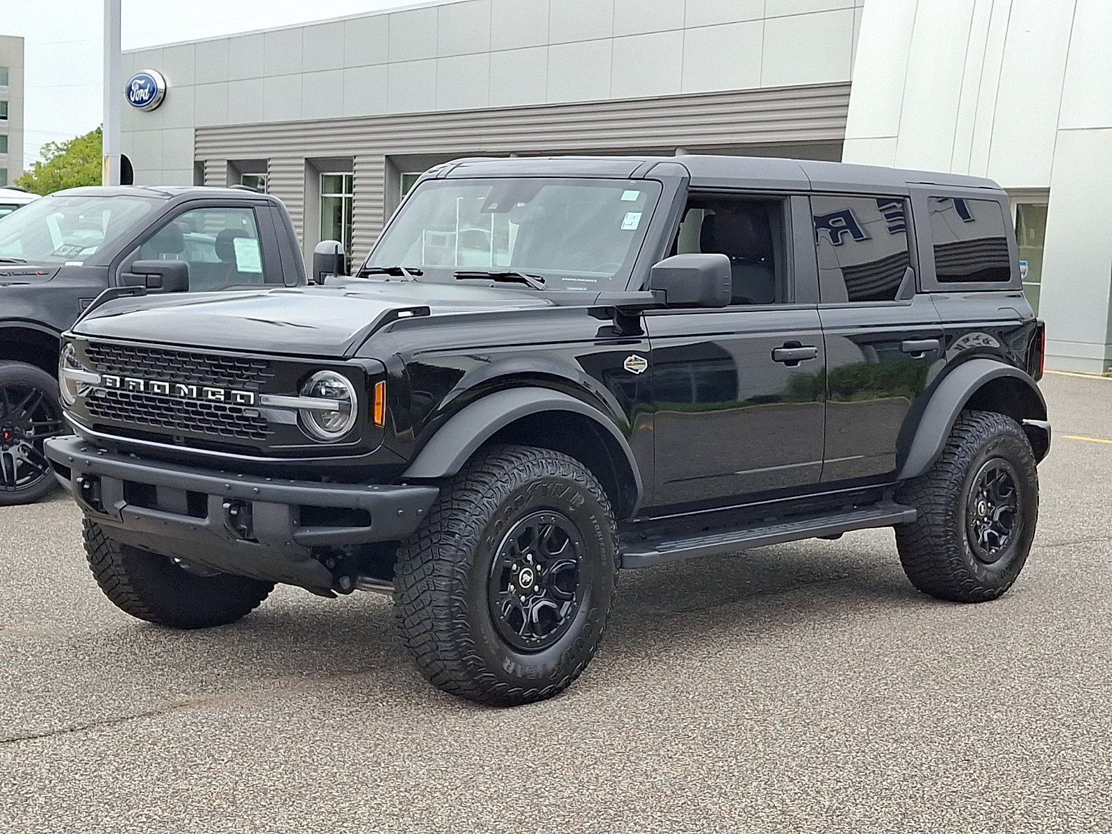 Certified 2024 Ford Bronco Wildtrak AWD/4WD image 5