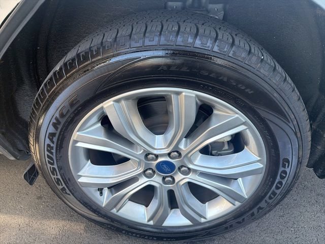 Certified 2022 Ford Edge Titanium AWD/4WD image 25