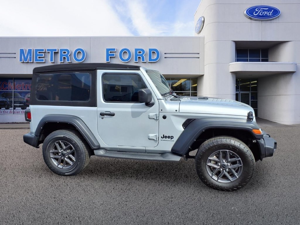 Used 2024 Jeep Wrangler Sport AWD/4WD image 2