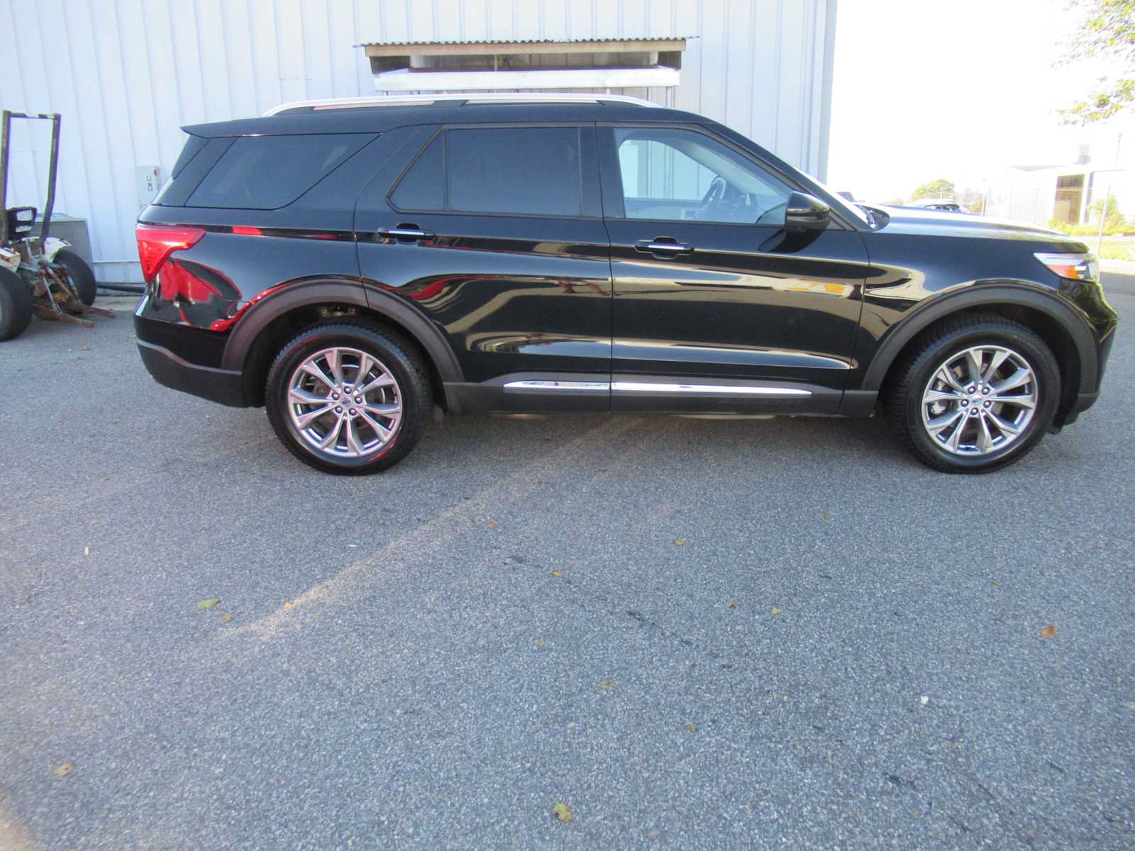 Certified 2023 Ford Explorer Limited w/ Limited Technology Package AWD/4WD image 4