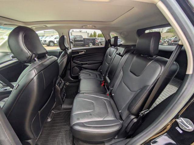 Certified 2018 Ford Edge Titanium w/ Technology Package AWD/4WD image 30