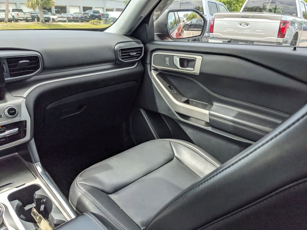 Certified 2022 Ford Explorer XLT w/ Equipment Group 202A image 16