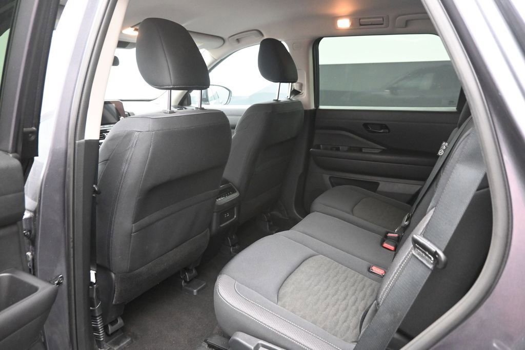 Used 2025 Nissan Pathfinder SV FWD image 27