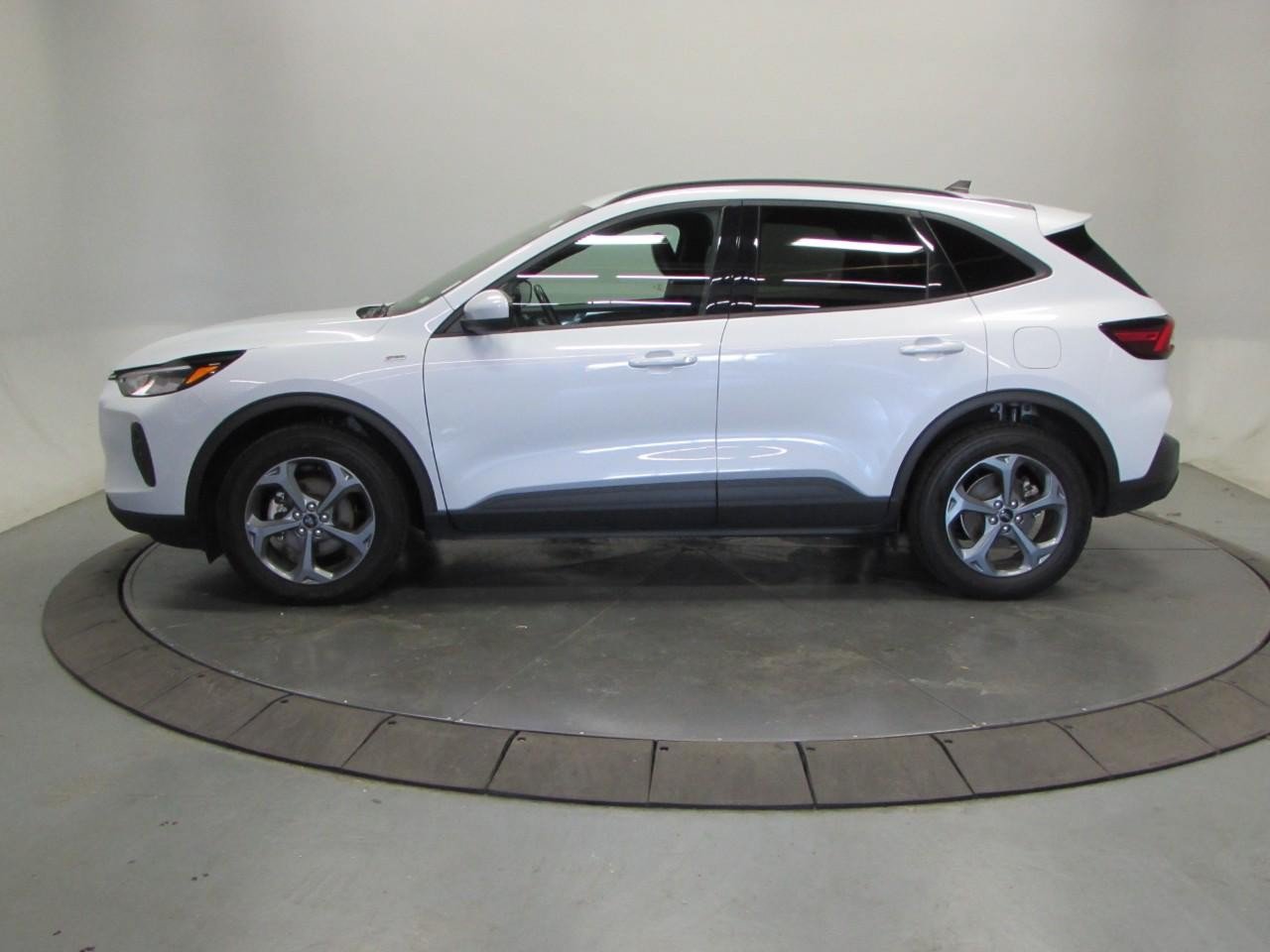 Certified 2025 Ford Escape ST-Line Select AWD/4WD image 4
