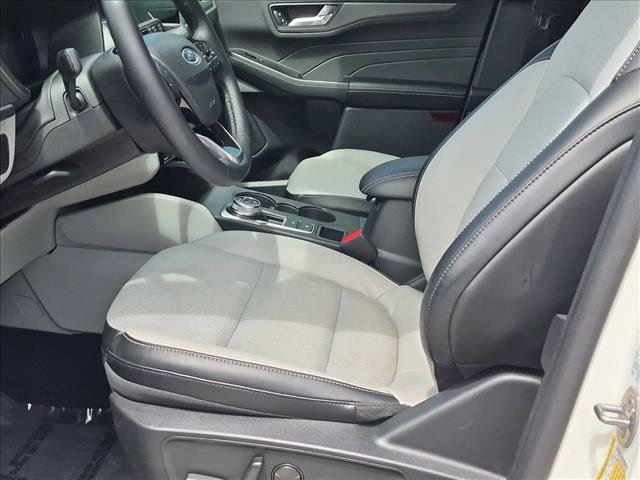 Certified 2025 Ford Escape SE FWD image 15