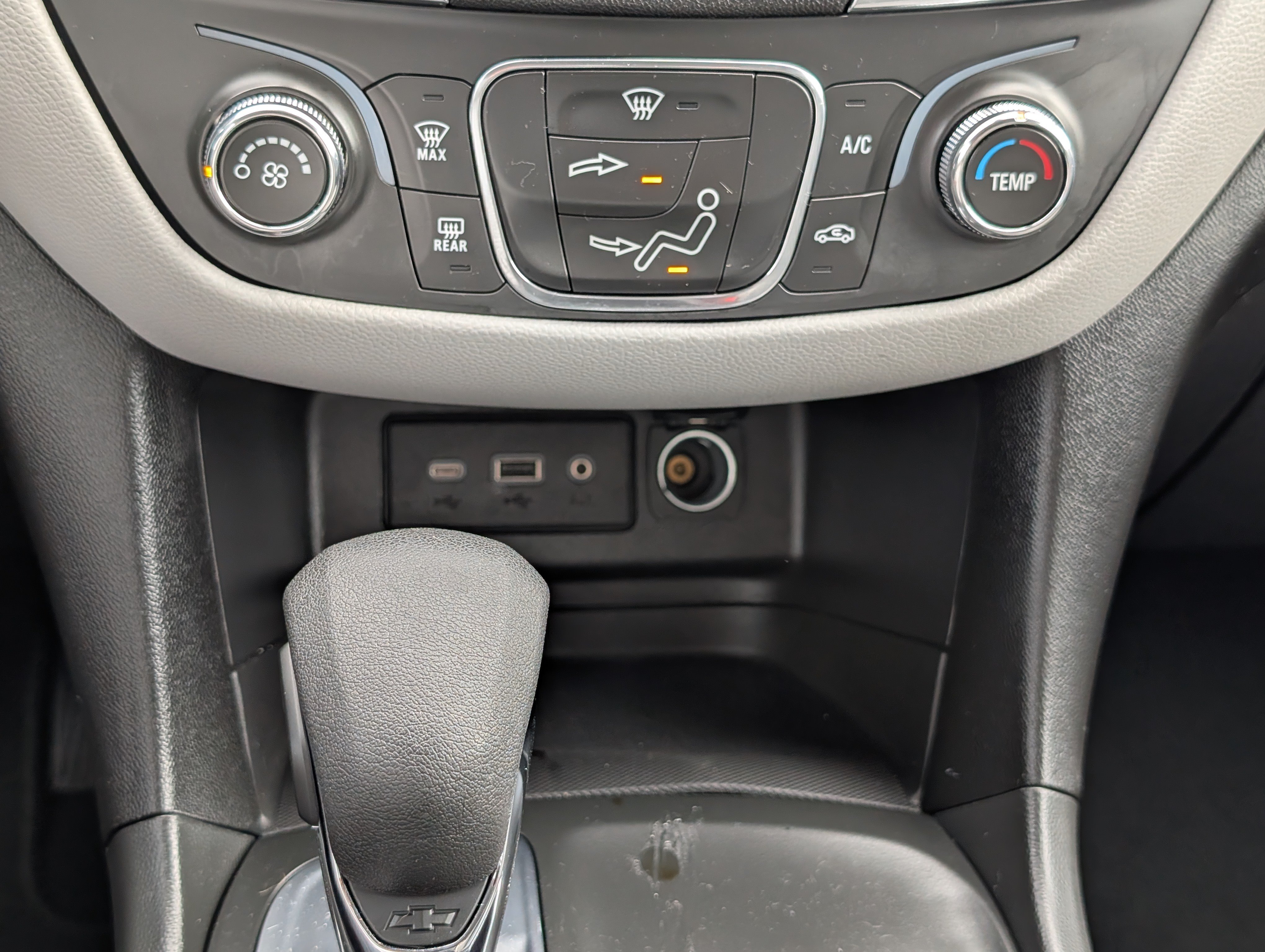 Used 2023 Chevrolet Equinox LS FWD image 23