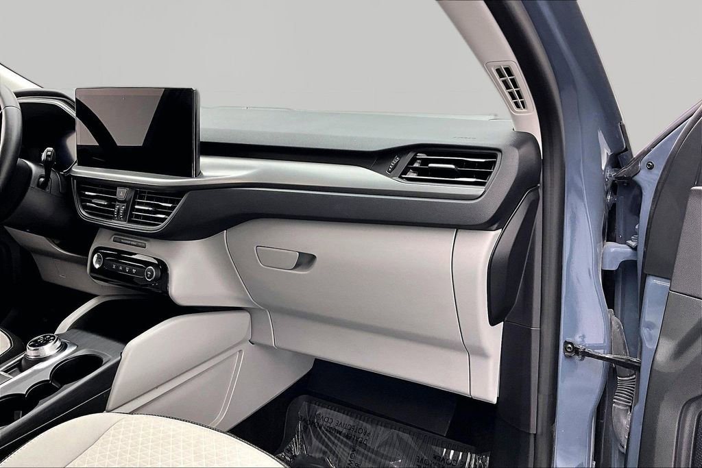 Certified 2025 Ford Escape Active w/ Active Premium Tech Pack FWD image 17