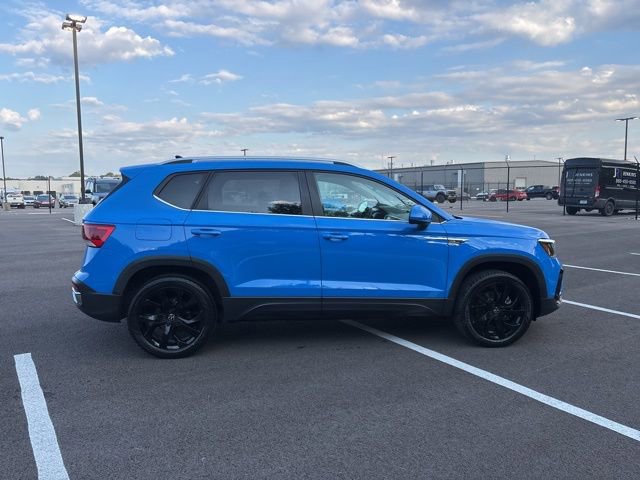 Used 2023 Volkswagen Taos SE w/ Panoramic Sunroof Package image 5