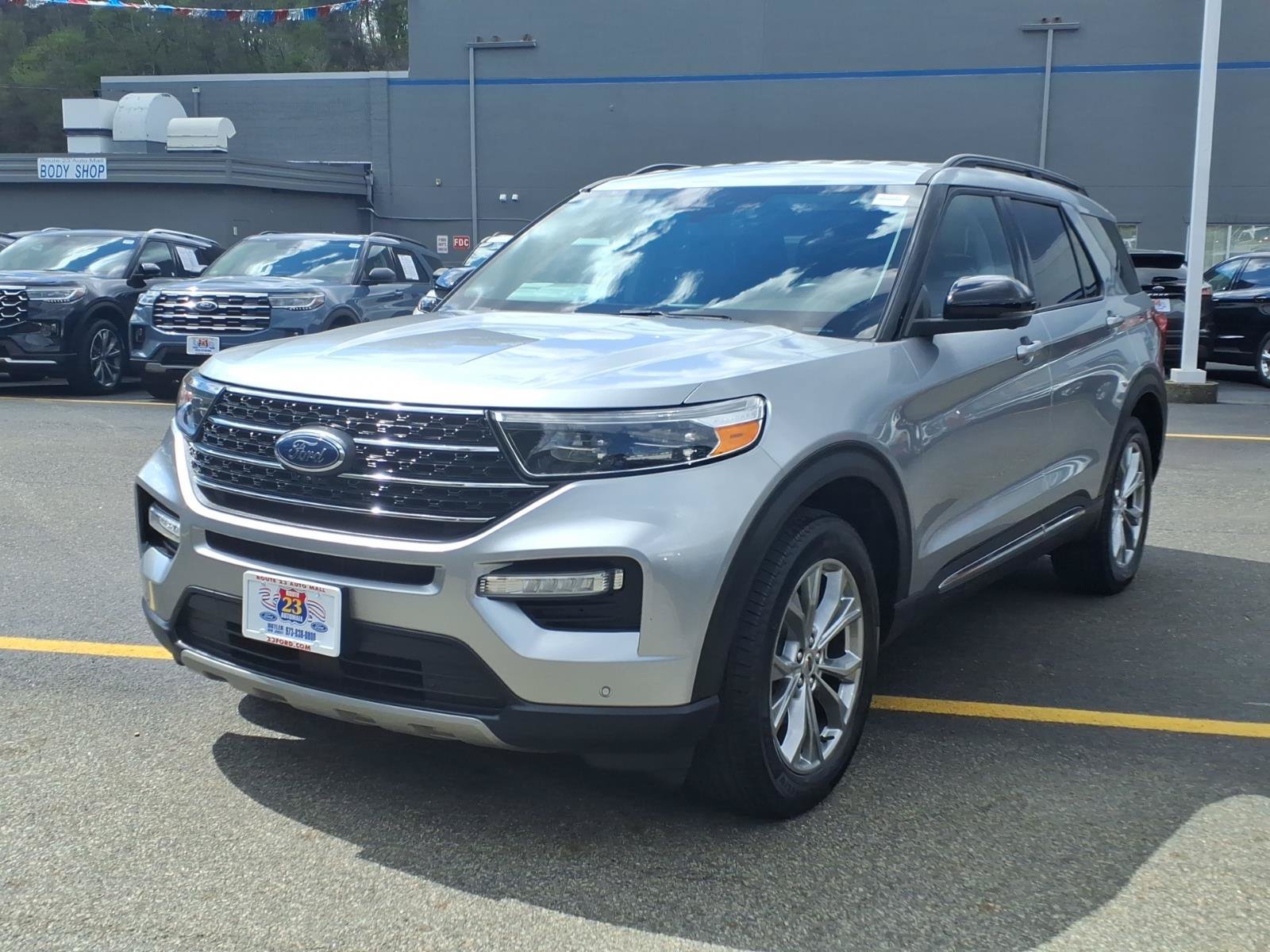 Certified 2023 Ford Explorer XLT w/ Equipment Group 202A AWD/4WD image 4
