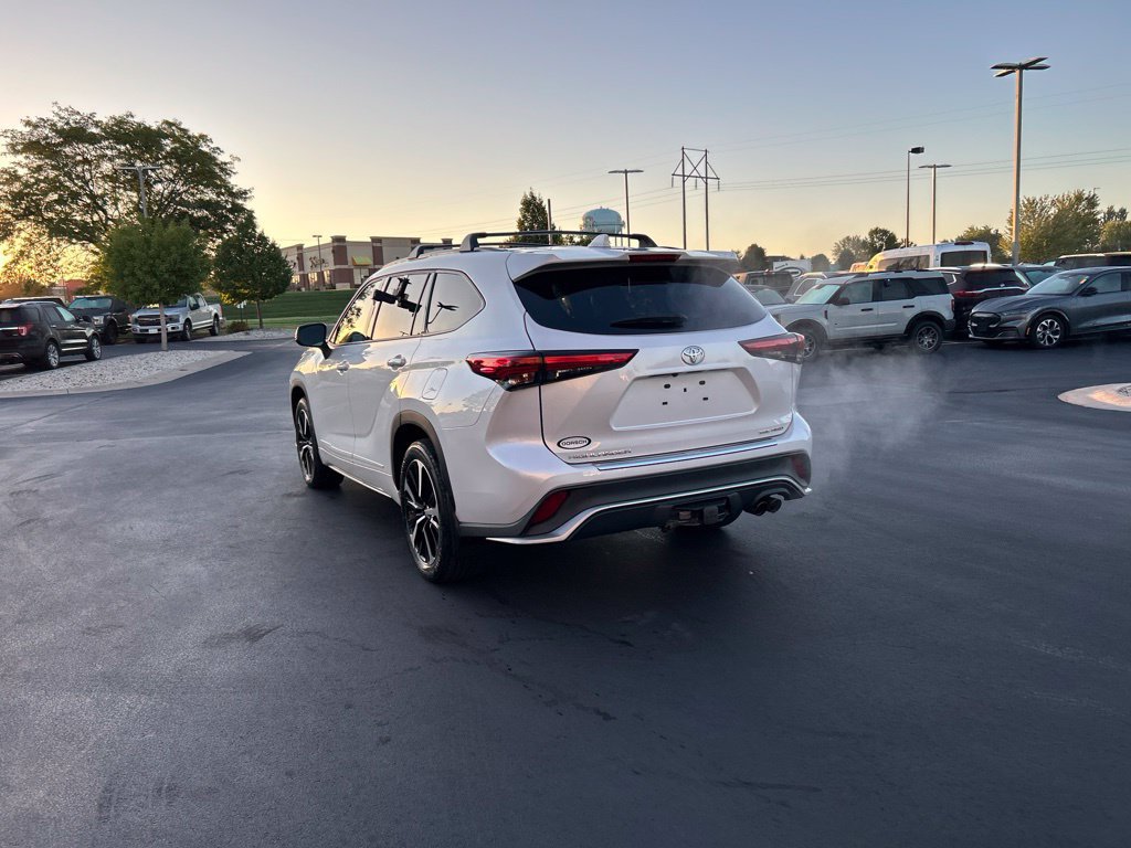 Used 2022 Toyota Highlander XSE AWD/4WD image 8