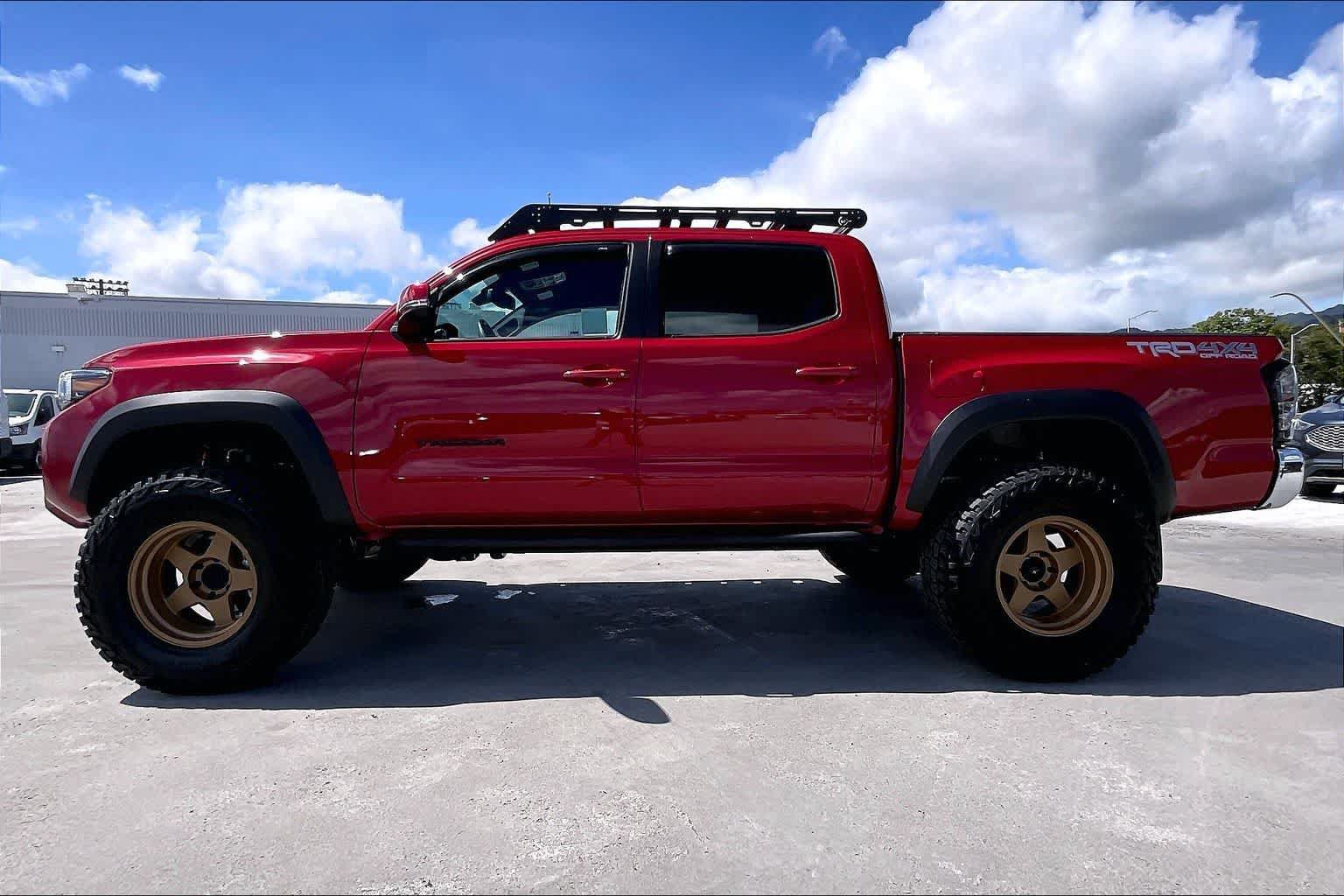 Used 2023 Toyota Tacoma TRD Off-Road w/ Black Out Package (TMS) AWD/4WD image 3