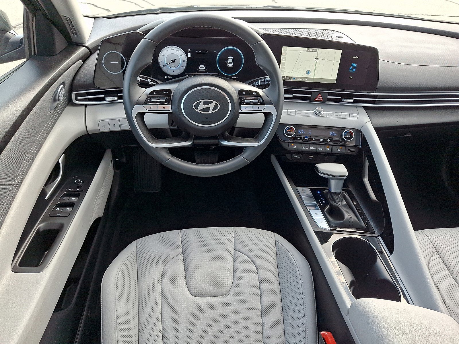 Used 2025 Hyundai Elantra Limited FWD image 10