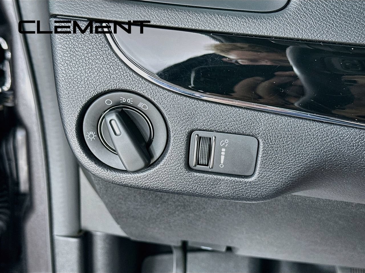 Used 2017 Dodge Grand Caravan SE FWD image 14