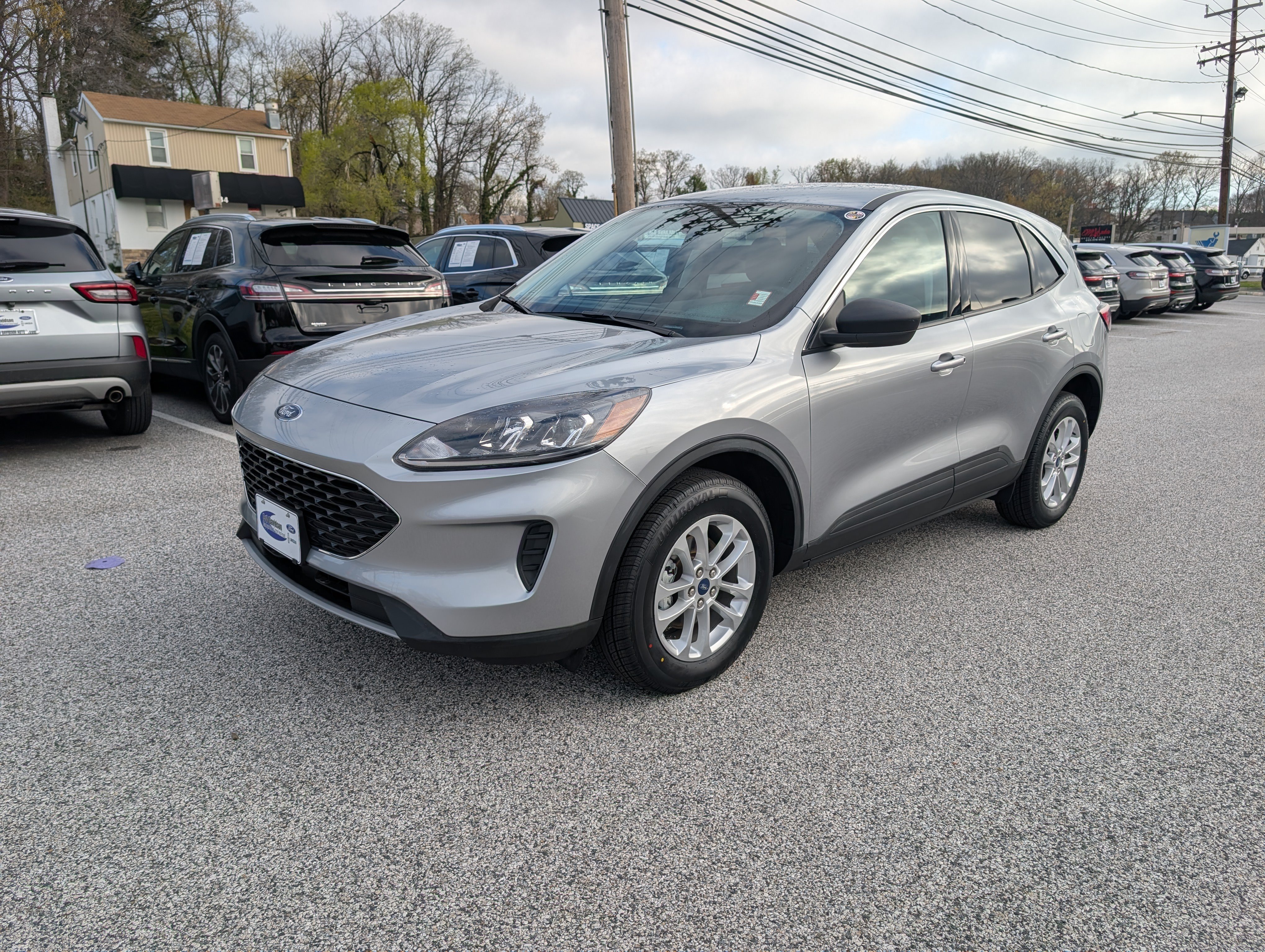 Certified 2022 Ford Escape SE w/ Cold Weather Package AWD/4WD image 2