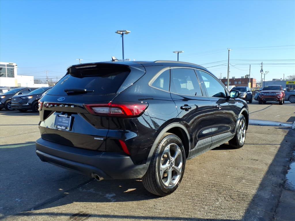 Certified 2025 Ford Escape ST-Line Elite image 2