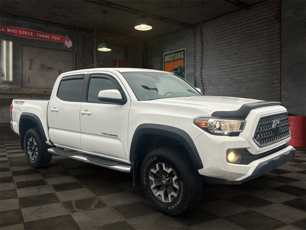 Used 2019 Toyota Tacoma TRD Off-Road image 2