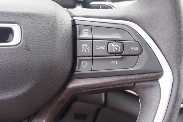 Used 2024 Jeep Grand Cherokee Limited w/ Black Appearance Package AWD/4WD image 26