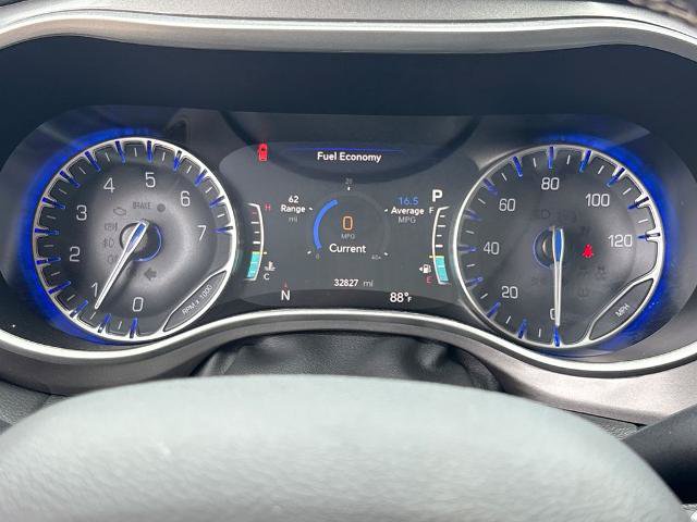 Used 2024 Chrysler Pacifica Touring-L FWD image 22