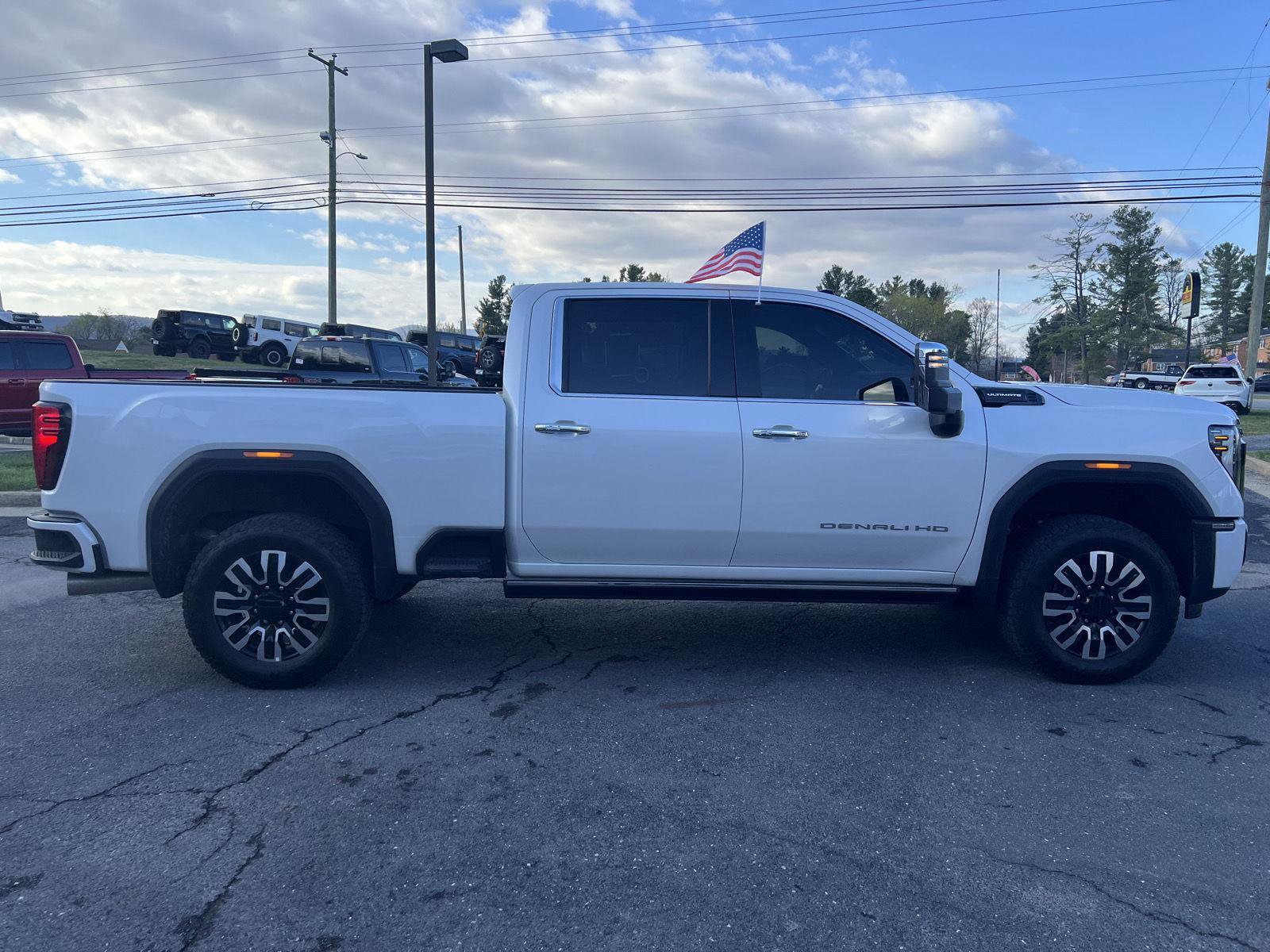 Used 2025 GMC Sierra 2500 Denali Ultimate AWD/4WD image 6