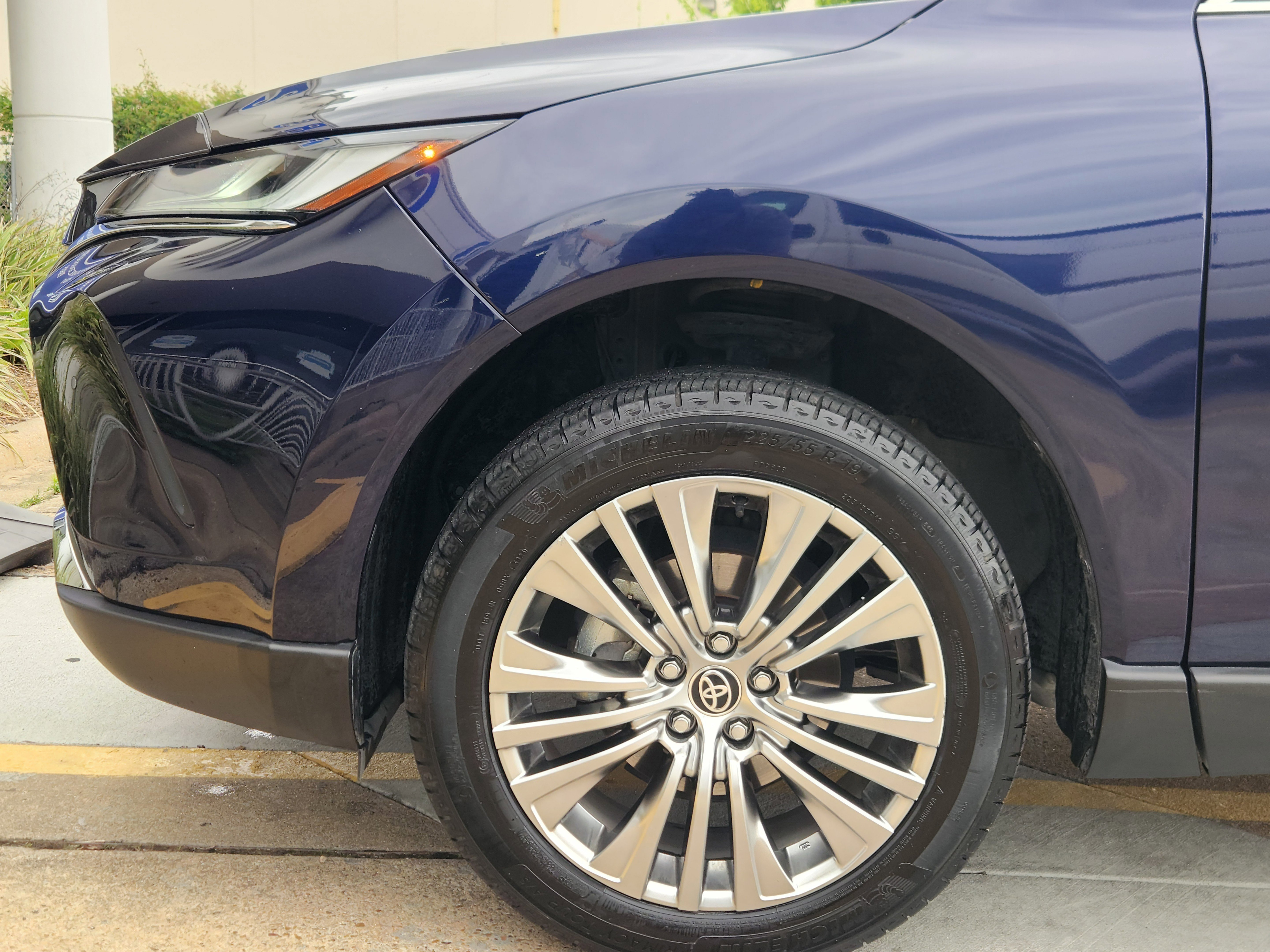 Used 2022 Toyota Venza XLE AWD/4WD image 5