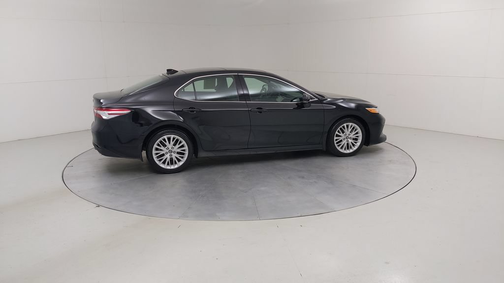 Used 2018 Toyota Camry XLE FWD image 12