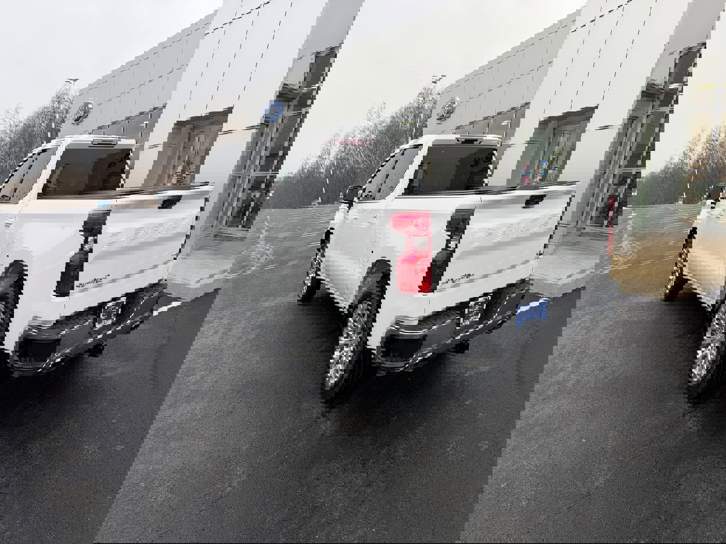 Used 2022 Chevrolet Silverado 1500 LT w/ Z71 Off-Road Package image 5