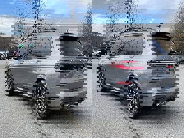 Used 2023 BMW X7 xDrive40i w/ M Sport Package image 3