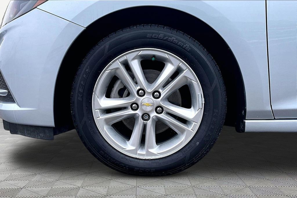 Used 2017 Chevrolet Cruze LT w/ Convenience Package image 11