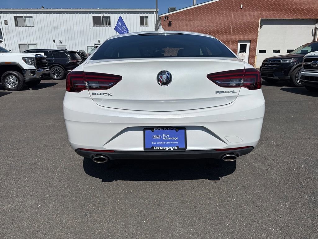 Used 2018 Buick Regal Essence w/ Sights and Sounds Package FWD image 4