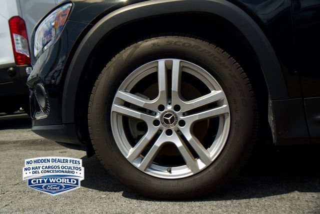 Used 2021 Mercedes-Benz GLB 250 4MATIC w/ Premium Package image 6