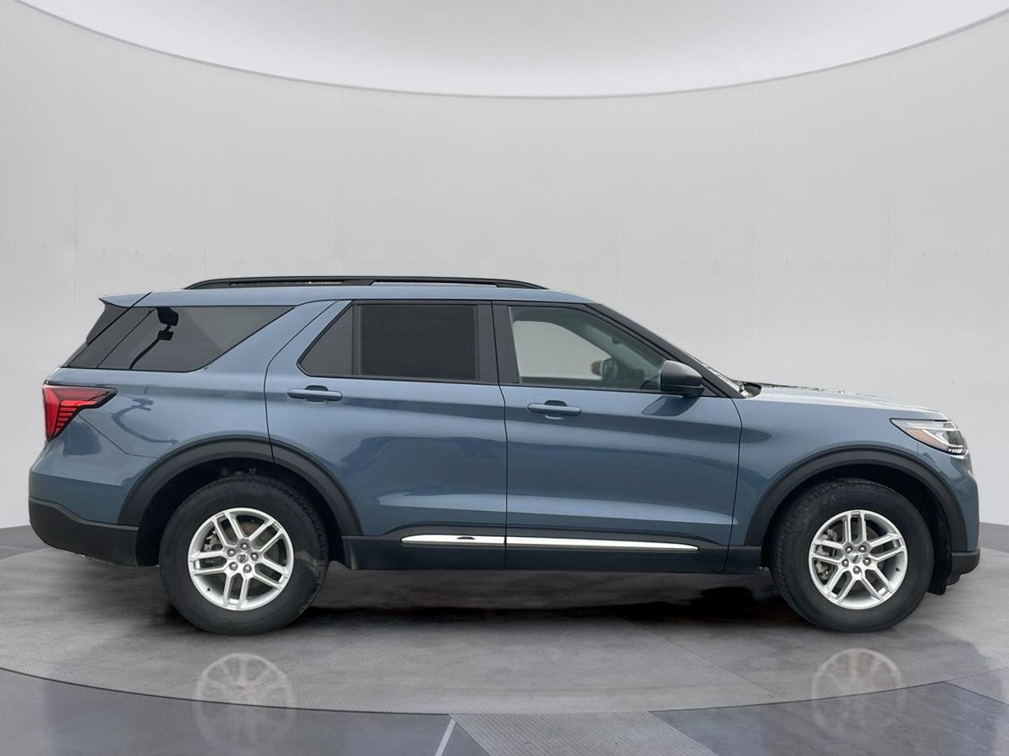 Certified 2025 Ford Explorer Active AWD/4WD image 7