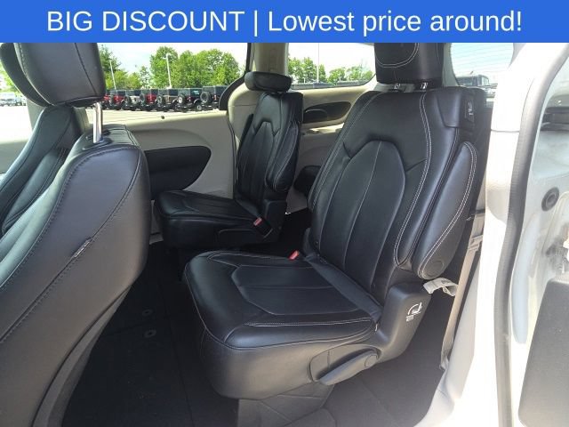 Used 2023 Chrysler Pacifica Touring-L FWD image 19
