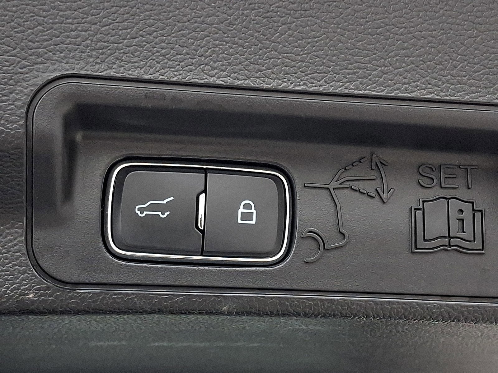 Certified 2023 Ford Explorer XLT w/ Equipment Group 202A image 29