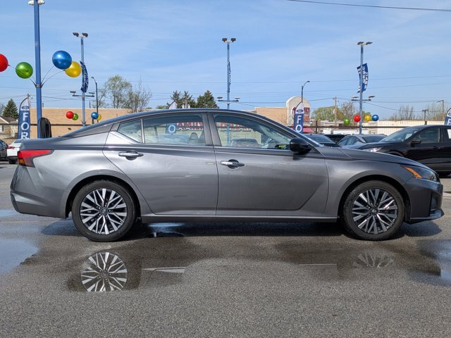 Used 2024 Nissan Altima 2.5 SV FWD image 3